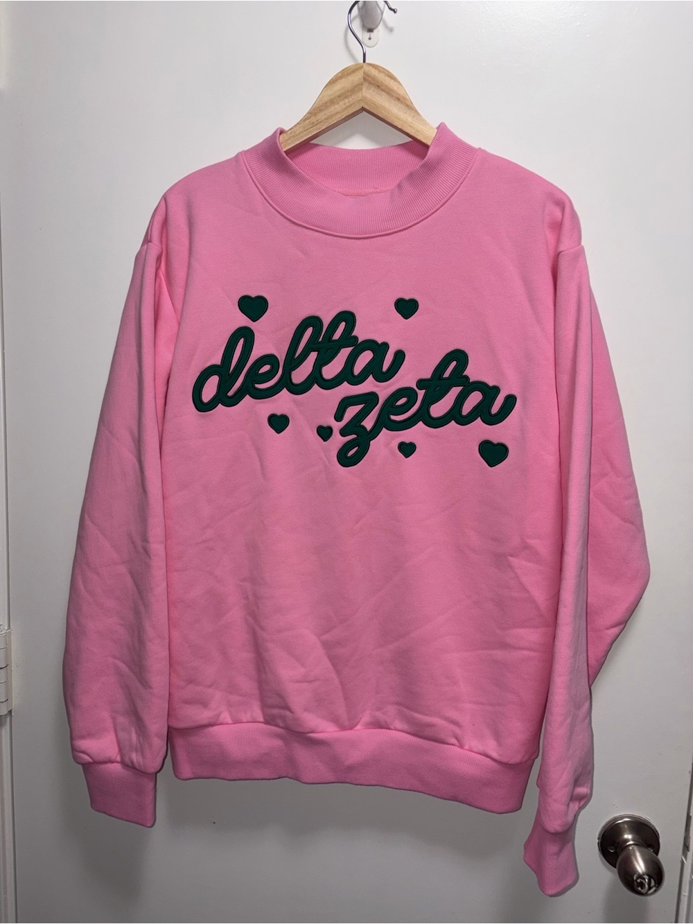 Delta Zeta Crewneck Sweatshirt With Dark Green Embroidered Logo Women’s Medium